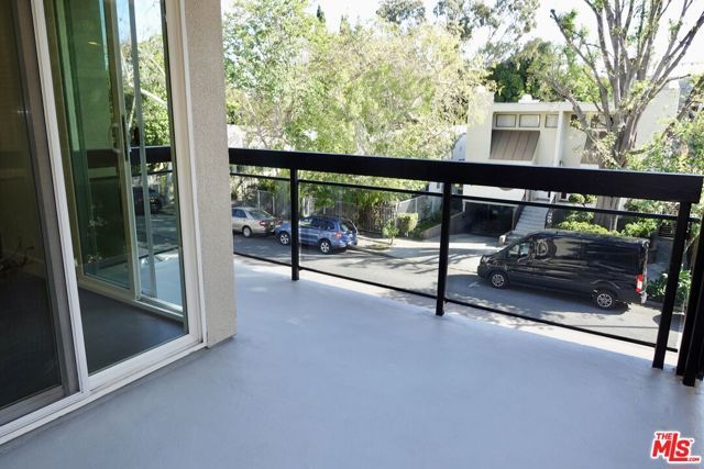 723 Westmount Drive 206, West Hollywood, CA 90069