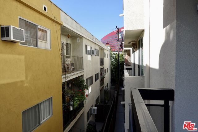 723 Westmount Drive 206, West Hollywood, CA 90069