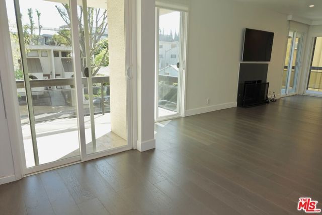 723 Westmount Drive 206, West Hollywood, CA 90069