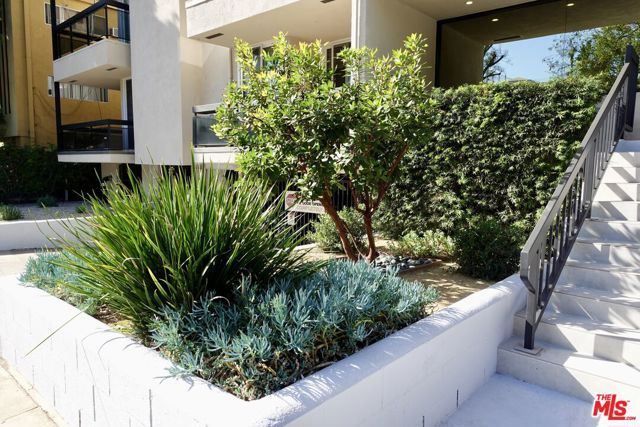 723 Westmount Drive 206, West Hollywood, CA 90069