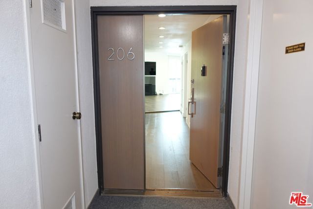 723 Westmount Drive 206, West Hollywood, CA 90069