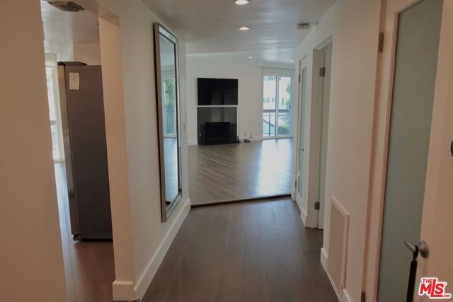 723 Westmount Drive 206, West Hollywood, CA 90069