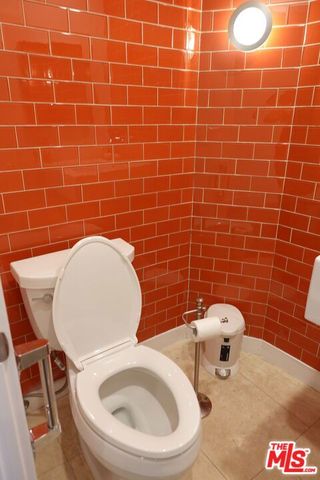 723 Westmount Drive 206, West Hollywood, CA 90069