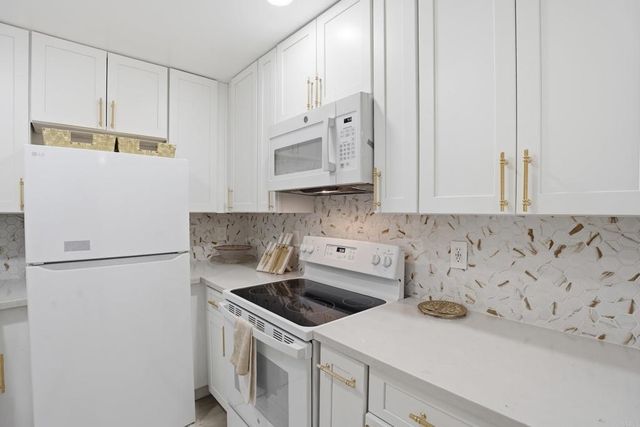 6350 Genesee Ave 107, San Diego, CA 92122
