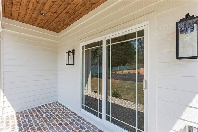 1121 Riverside Terrace, Gainesville, GA 30501