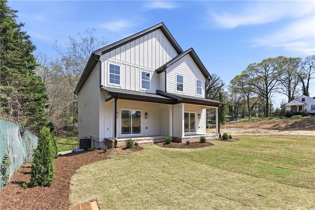 1121 Riverside Terrace, Gainesville, GA 30501