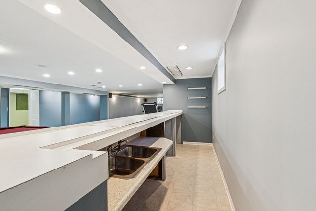 2945 S Scott Street, Des Plaines, IL 60018