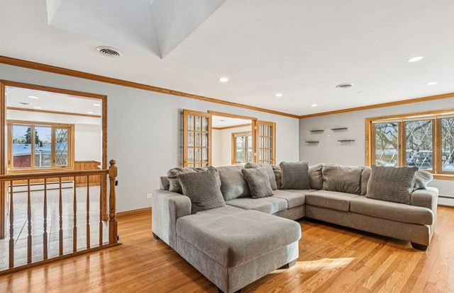 2945 S Scott Street, Des Plaines, IL 60018