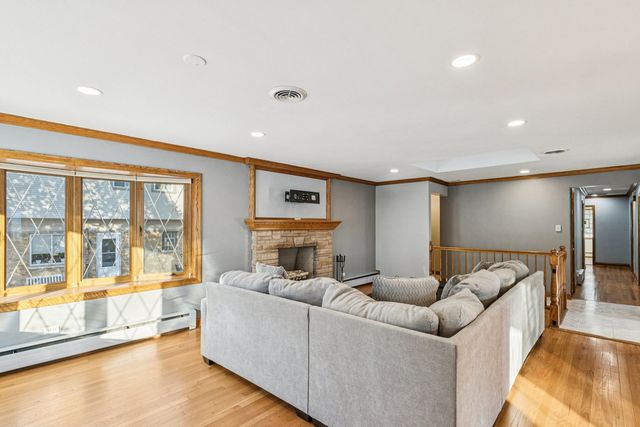 2945 S Scott Street, Des Plaines, IL 60018