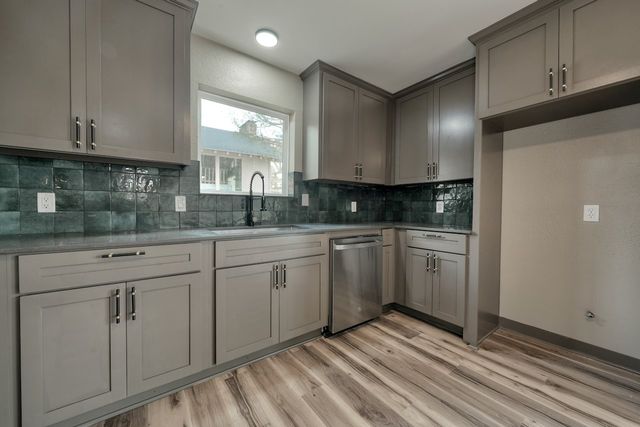 1221 Chateau Lane, Hideaway, TX 75771