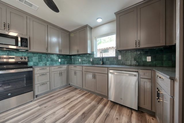 1221 Chateau Lane, Hideaway, TX 75771