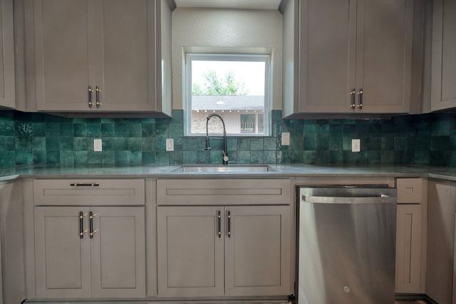 1221 Chateau Lane, Hideaway, TX 75771