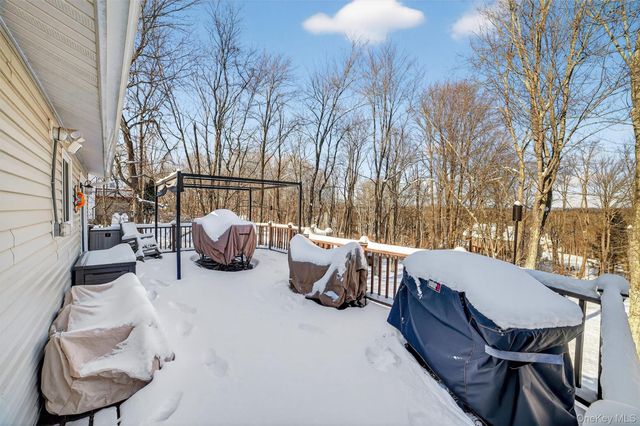 13 Watergate Drive, Amawalk, NY 10501