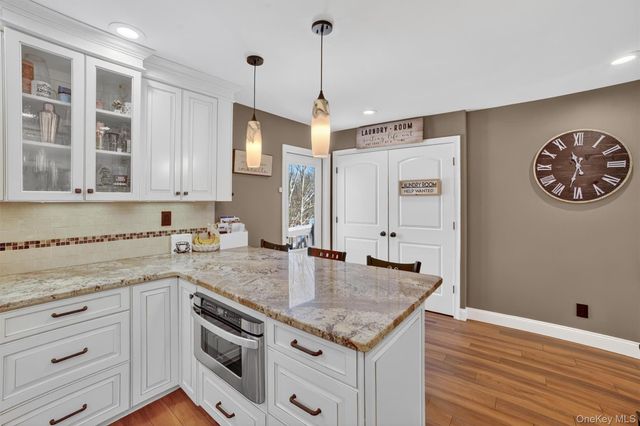 13 Watergate Drive, Amawalk, NY 10501