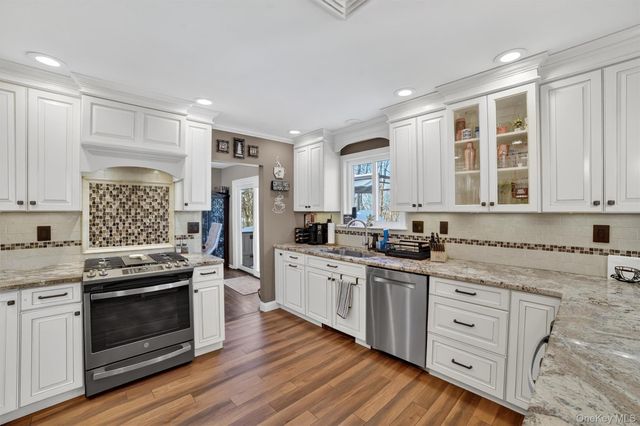 13 Watergate Drive, Amawalk, NY 10501