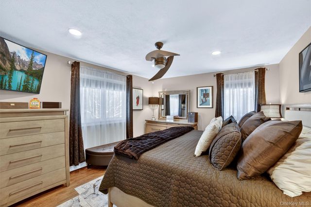 13 Watergate Drive, Amawalk, NY 10501