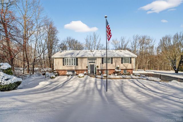 13 Watergate Drive, Amawalk, NY 10501