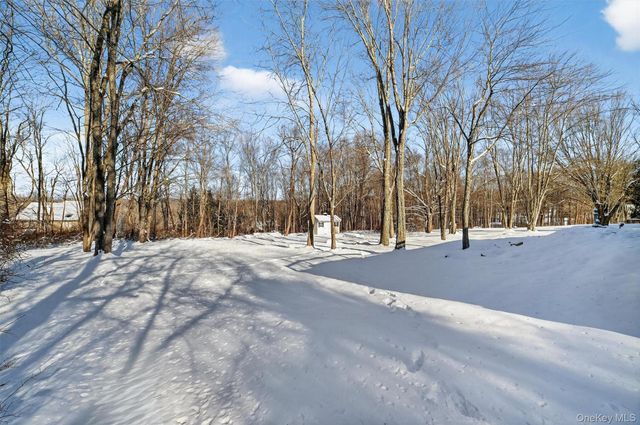 13 Watergate Drive, Amawalk, NY 10501