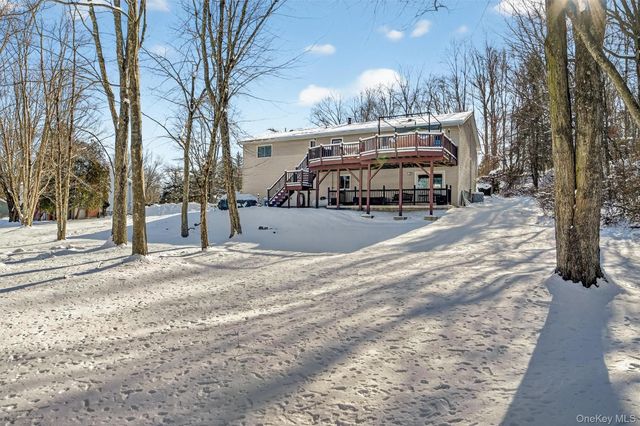 13 Watergate Drive, Amawalk, NY 10501