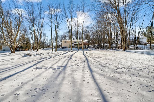 13 Watergate Drive, Amawalk, NY 10501