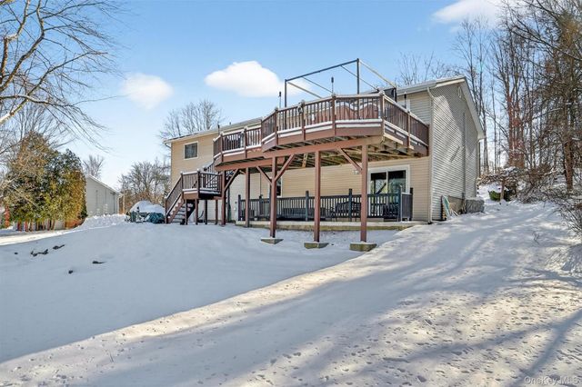 13 Watergate Drive, Amawalk, NY 10501