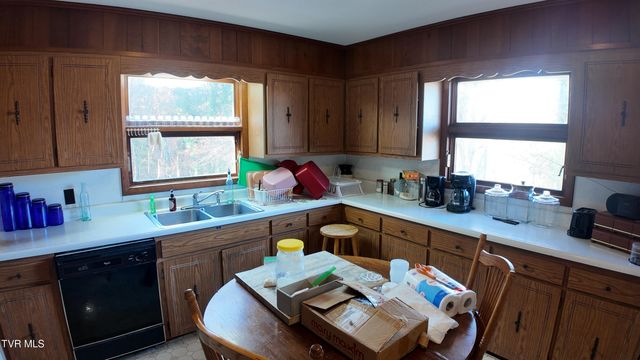 591 Deer Haven Road, Unicoi, TN 37692