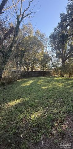 502 New York Dr, Pensacola, FL 32505