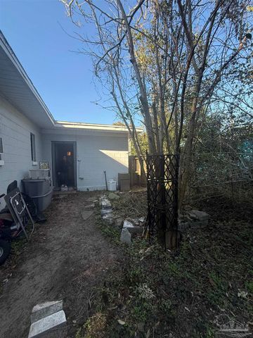 502 New York Dr, Pensacola, FL 32505