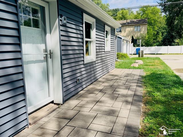 4860 Cass Elizabeth Road, Waterford, MI 48327