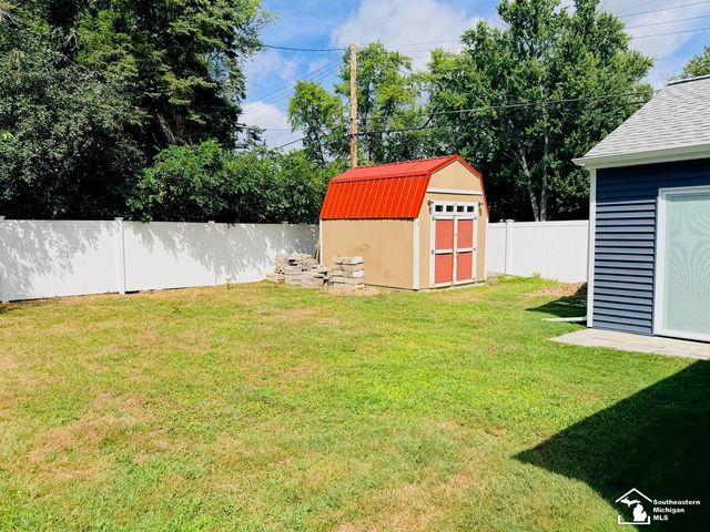 4860 Cass Elizabeth Road, Waterford, MI 48327