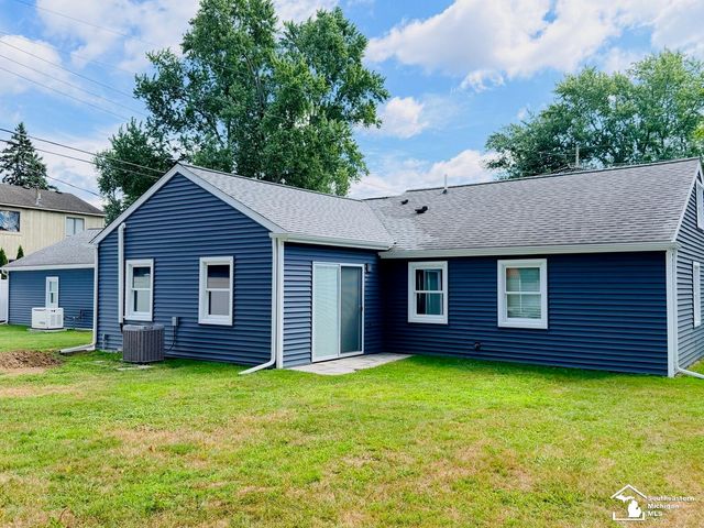 4860 Cass Elizabeth Road, Waterford, MI 48327