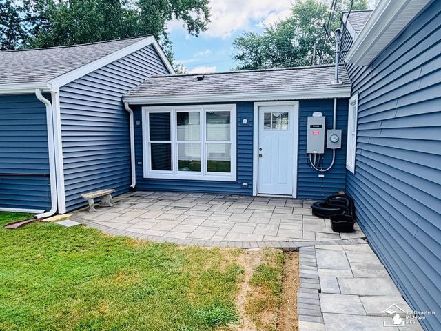 4860 Cass Elizabeth Road, Waterford, MI 48327