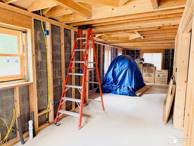 4860 Cass Elizabeth Road, Waterford, MI 48327