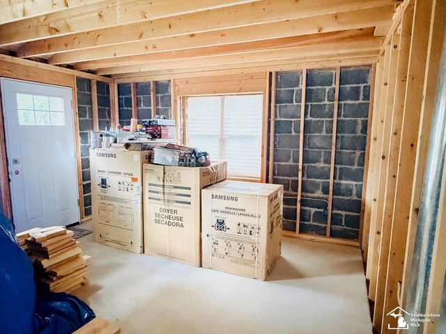 4860 Cass Elizabeth Road, Waterford, MI 48327