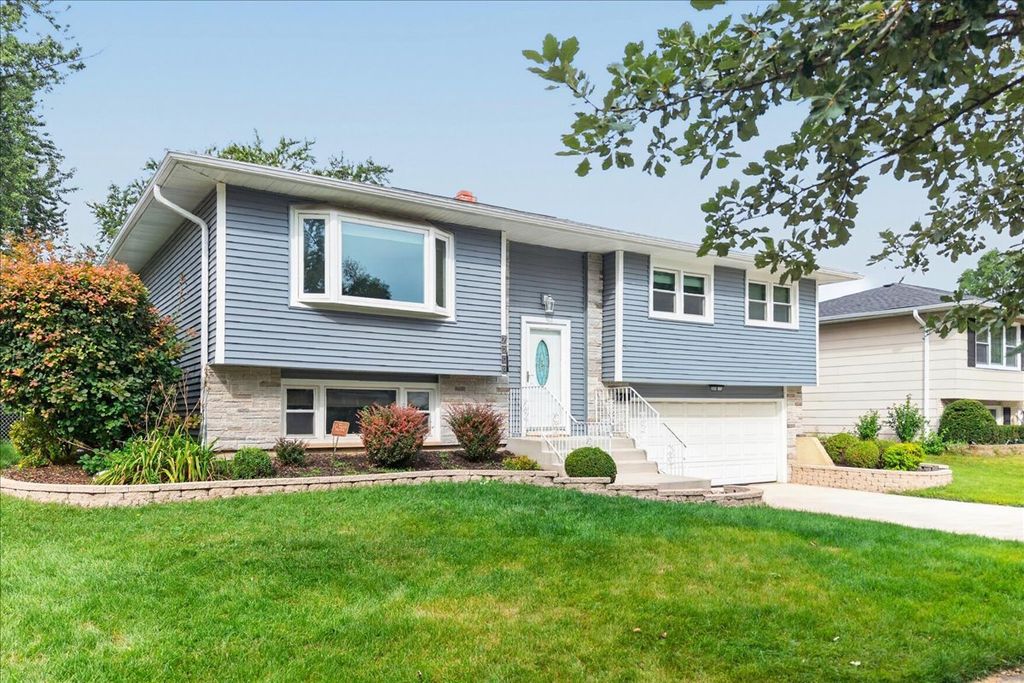 7290 Jasmine Drive, Hanover Park, IL 60133 — photo 2