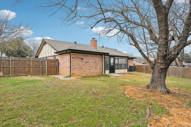 753 Toni Drive, Hurst, TX 76054