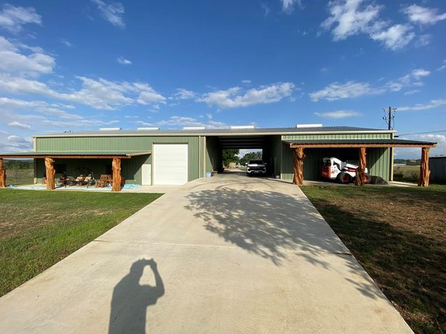 912 N Center Point River Rd, Center Point, TX 78010