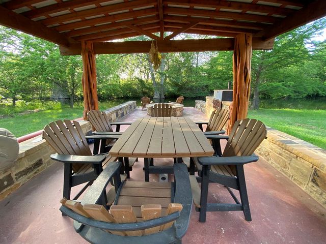 912 N Center Point River Rd, Center Point, TX 78010