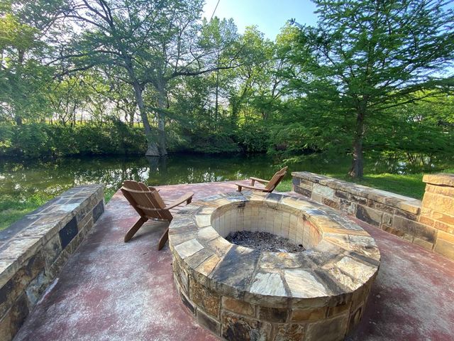 912 N Center Point River Rd, Center Point, TX 78010