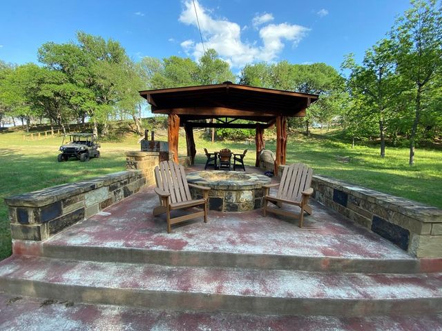 912 N Center Point River Rd, Center Point, TX 78010