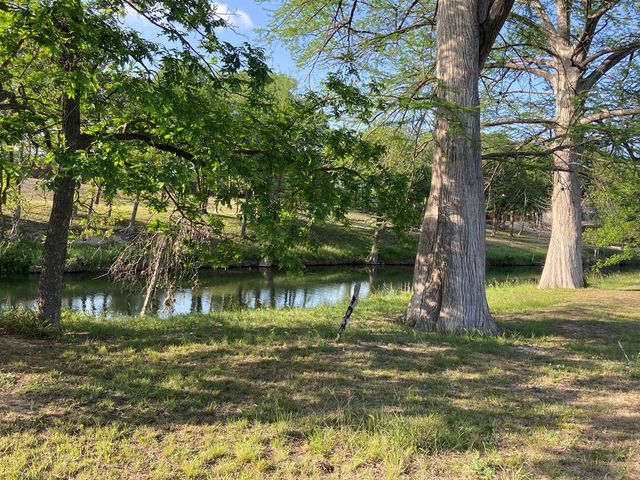 912 N Center Point River Rd, Center Point, TX 78010