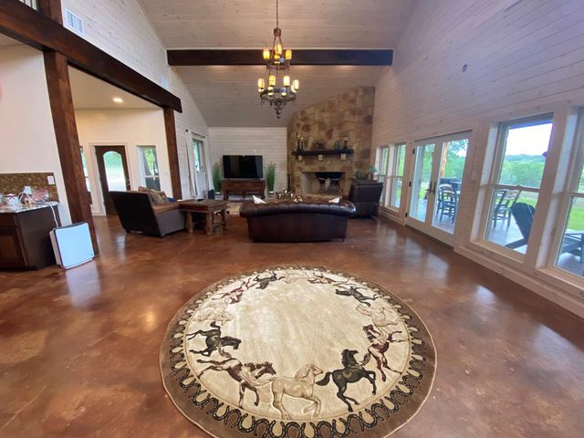 912 N Center Point River Rd, Center Point, TX 78010