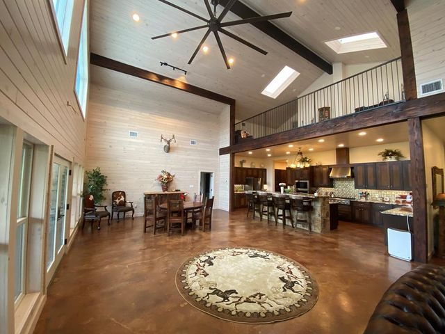 912 N Center Point River Rd, Center Point, TX 78010
