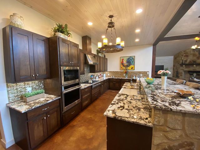 912 N Center Point River Rd, Center Point, TX 78010