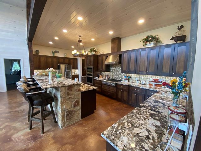 912 N Center Point River Rd, Center Point, TX 78010