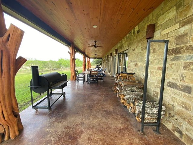 912 N Center Point River Rd, Center Point, TX 78010