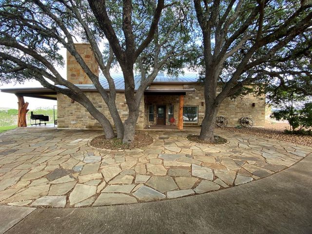 912 N Center Point River Rd, Center Point, TX 78010