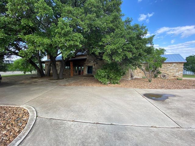 912 N Center Point River Rd, Center Point, TX 78010