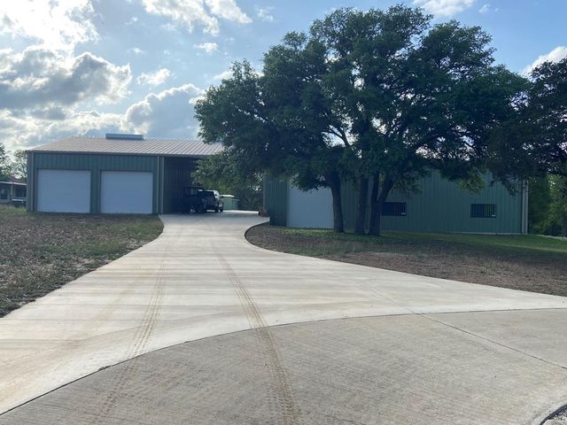 912 N Center Point River Rd, Center Point, TX 78010