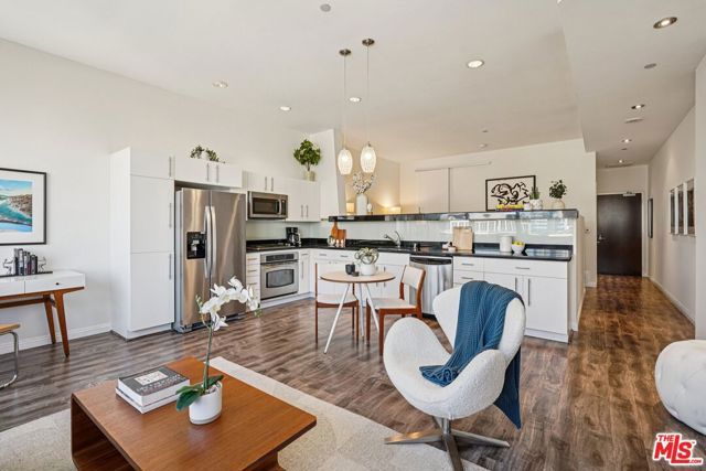 1100 Wilshire Boulevard 2209, Los Angeles, CA 90017